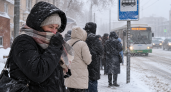 В Иркутске с остановок исчезают павильоны: горожанам приходится ждать транспорт под снегом и ветром