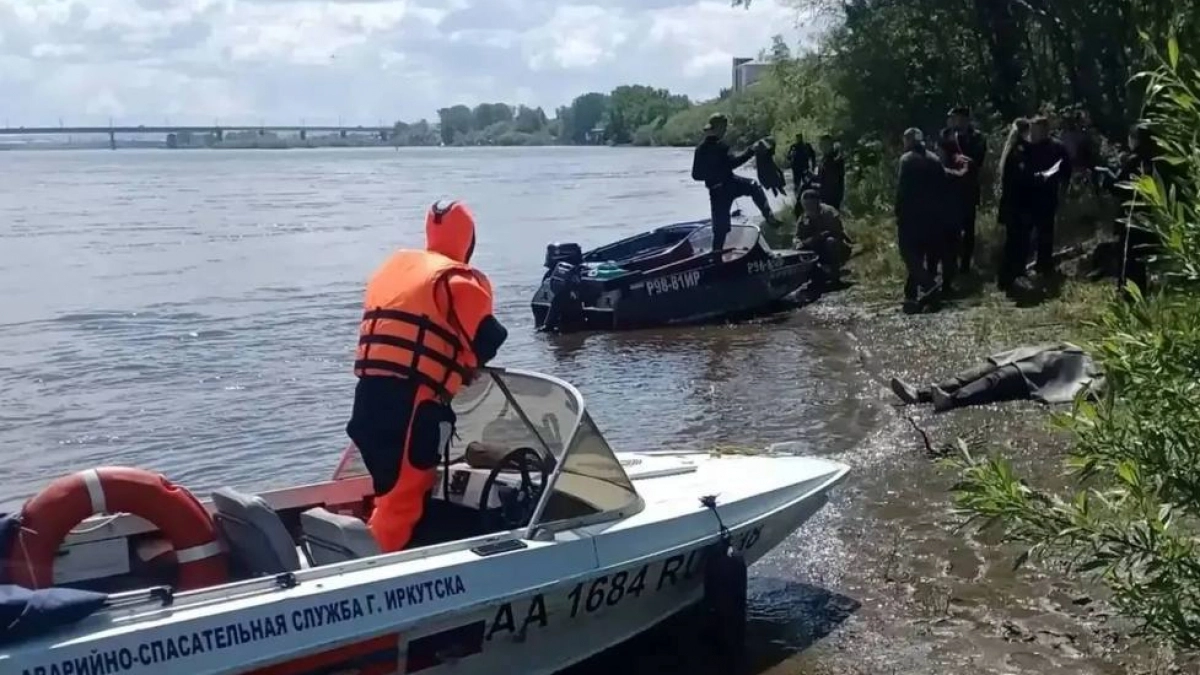 В Иркутской области перевернулась лодка с людьми: один человек погиб, пропала 16-летняя девушка
