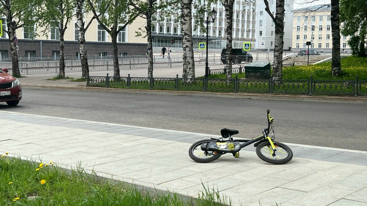 В Иркутском районе школьник на велосипеде получил травмы после столкновения с легковушкой