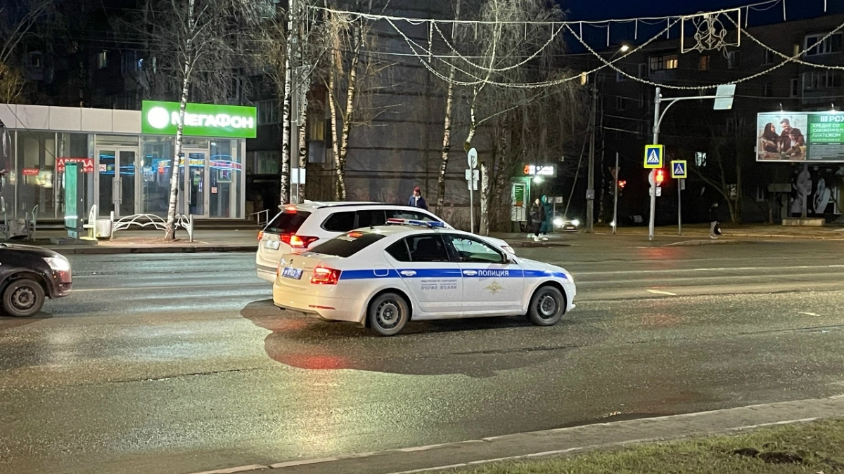 В Иркутске пассажира в костюме Человека-паука оштрафовали за поездку на крыше