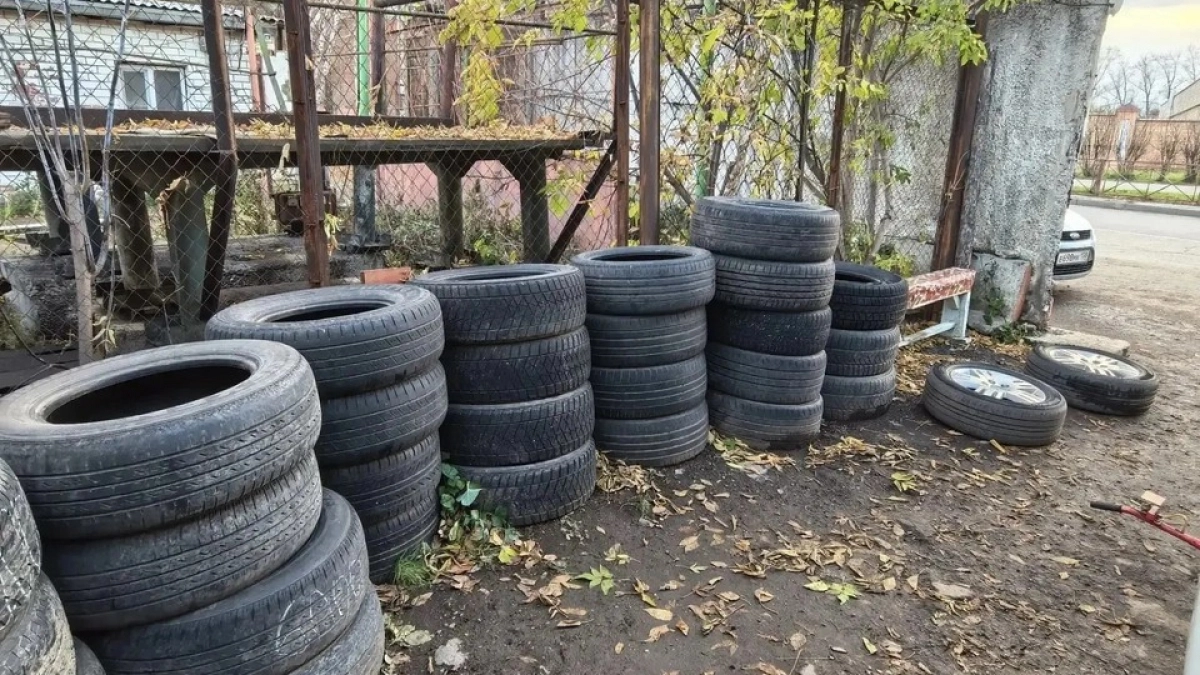 В Иркутске шиномонтажи проверяют на чистоту прилегающих территорий