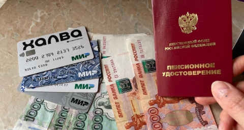 На пенсию в 55-60 лет и никаких баллов: по новому порядку требуется стаж и еще 2 условия 