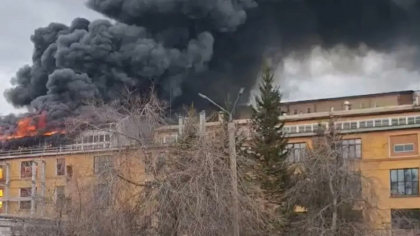 В Иркутске вспыхнул крупный пожар на территории комбината