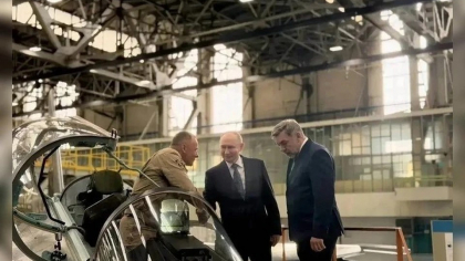 Владимир Путин ознакомился с работой Иркутского авиазавода и обсудил вопросы развития региона